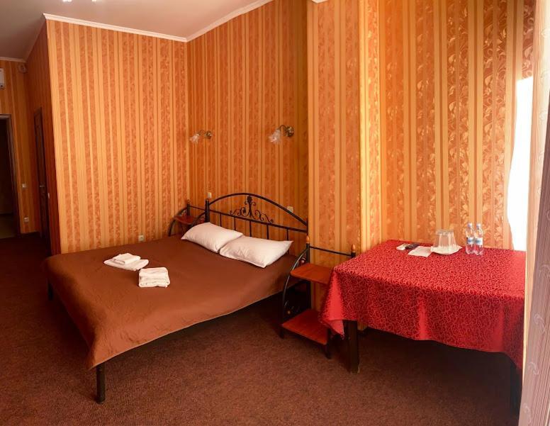 Golden Lion Hotel บอริสปิล ภายนอก รูปภาพ